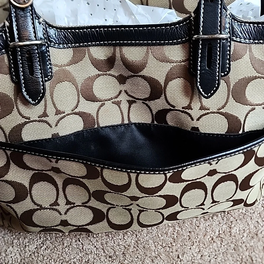 Authentic Vintage Coach bag From 2011 - Picture 5 of 15